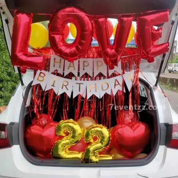 Romantic love-themed car boot decoration with heart balloons