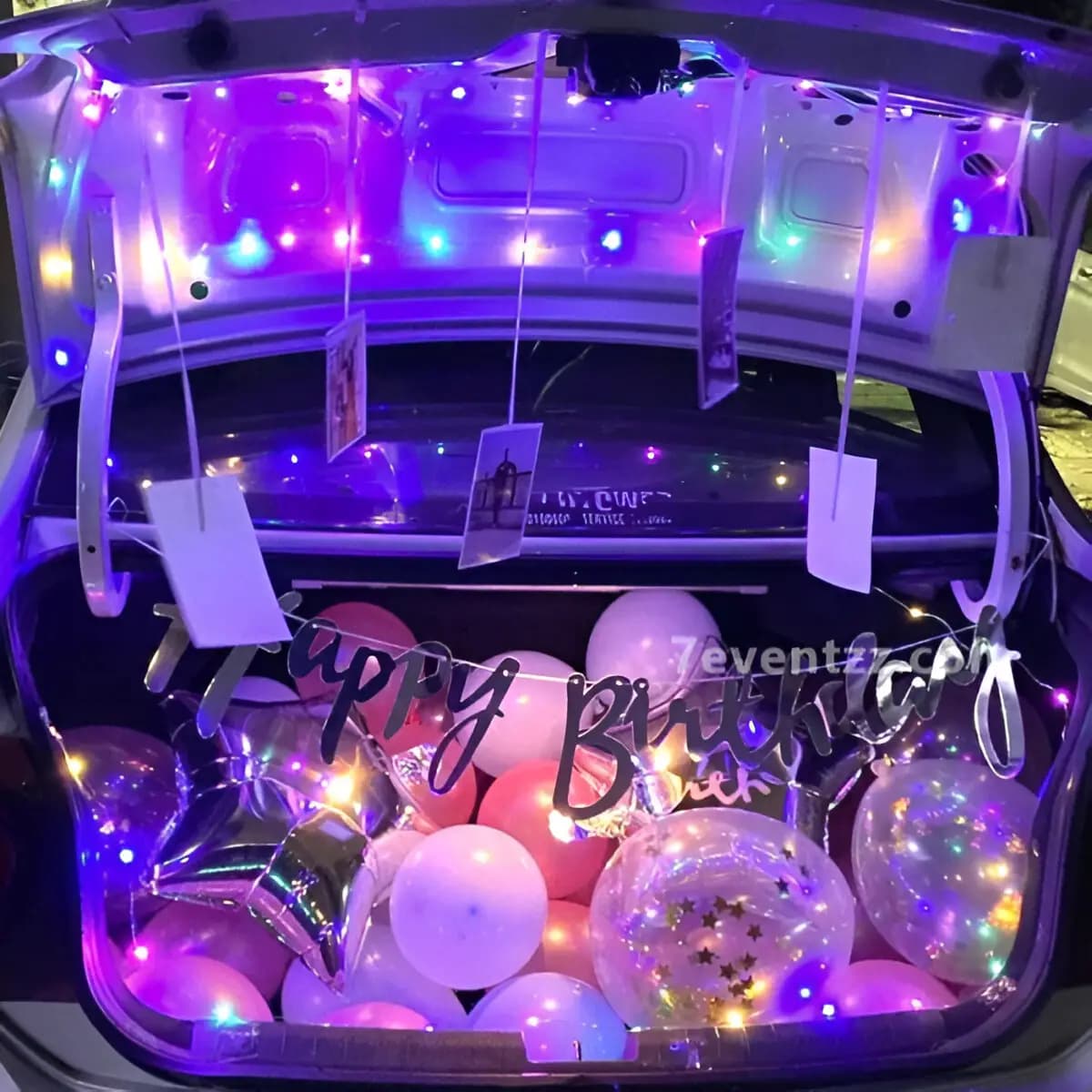 Simple and clean car boot decoration with balloons