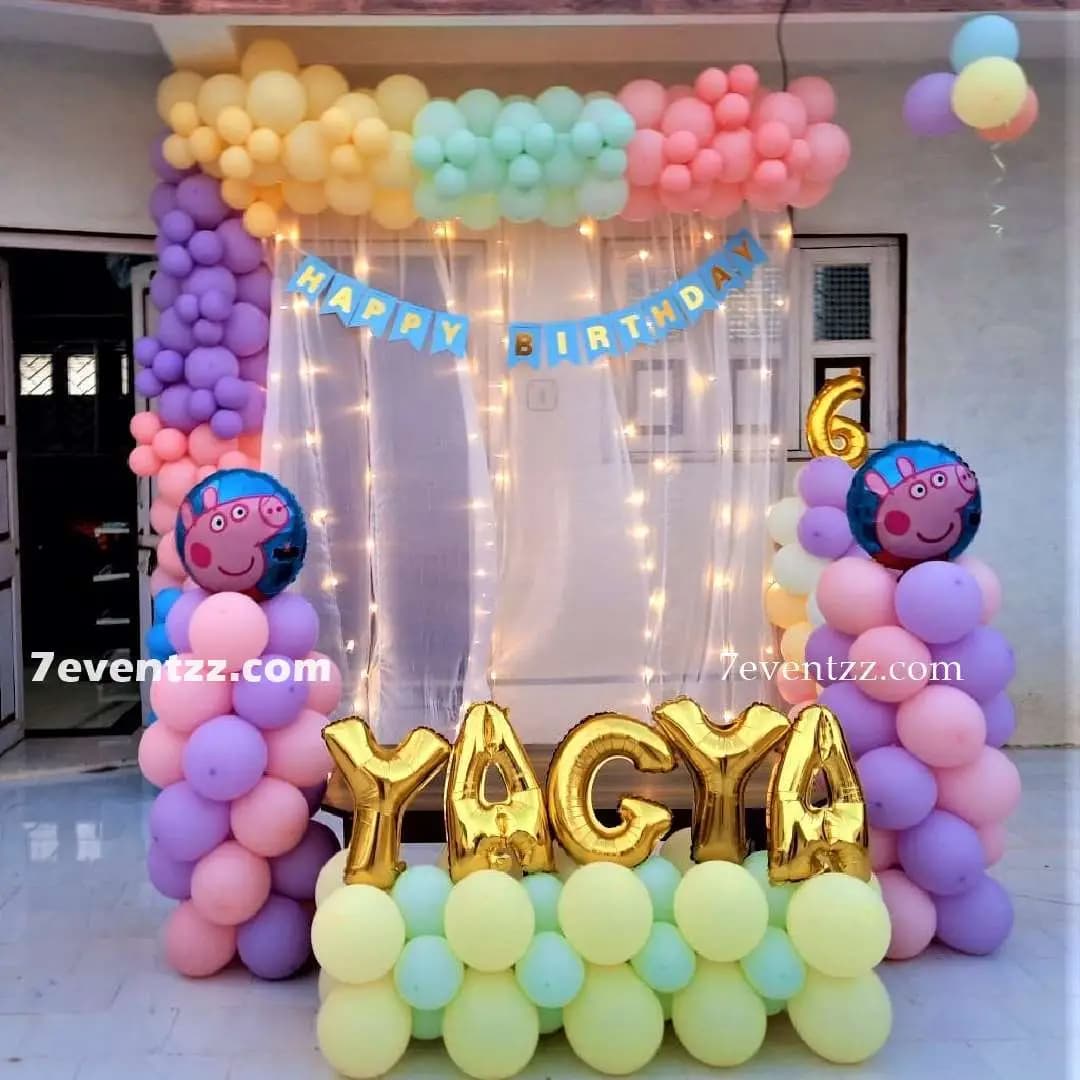 Peppa Pig theme terrace birthday decoration with colourful balloons and character cutouts for kids outdoor party – 7eventzz