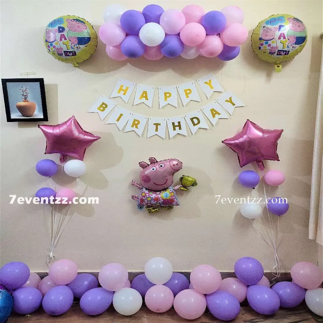 Simple Peppa Pig theme birthday decoration with balloon arrangement and character backdrop for kids party – 7eventzz