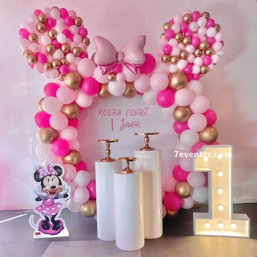 Minnie Mouse Disneyland themed birthday decoration with polka dot balloons and Minnie character props