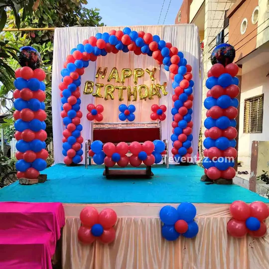 Simple stage decoration with colorful balloon backdrop
