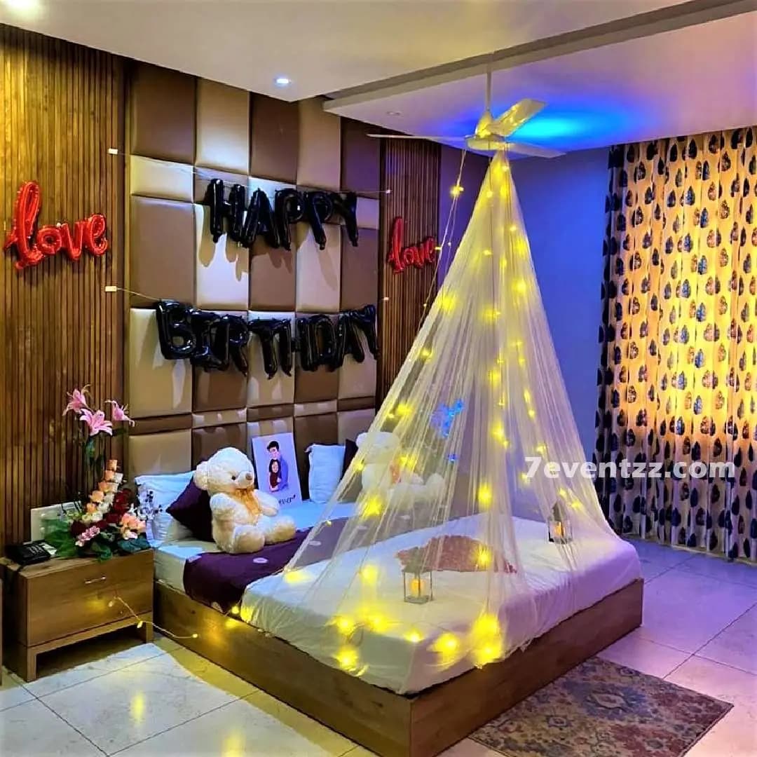 Simple Canopy Bed Decoration