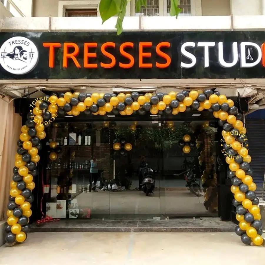 Grand entrance gate decoration with balloon arch for shop or office opening ceremony