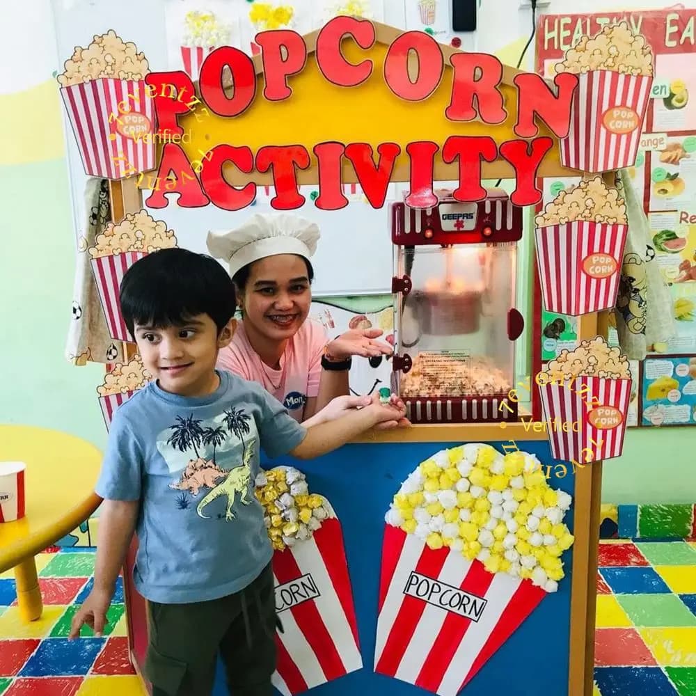 Popcorn serving machine dispensing fresh popcorn at a kids' event