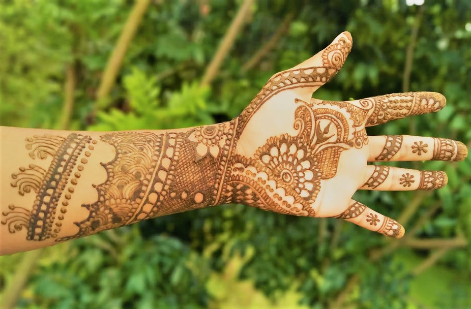 spacious design mehndi