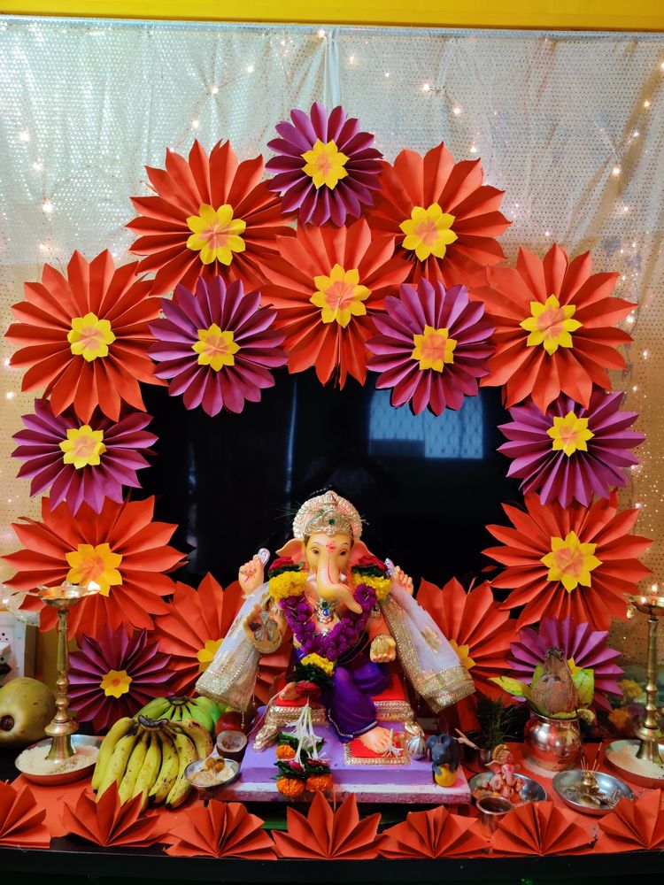 Colored Paper Fan Backdrop Ganpati Decoration