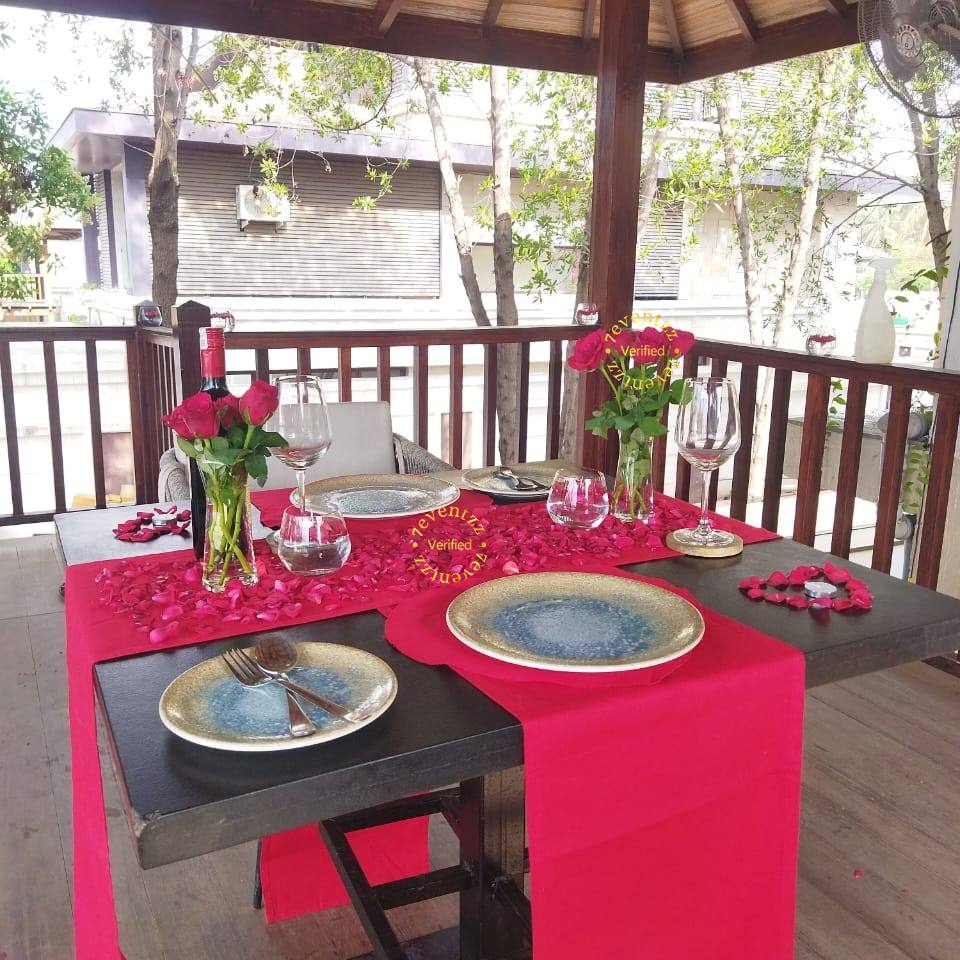 Romantic Dinner in Tropical Bliss